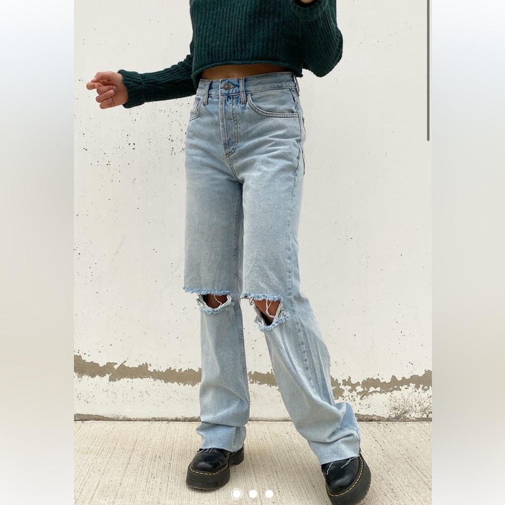 SUBDUED SUSTAINABLE RIPPED RAW CUT MOM JEAN SIZE 25